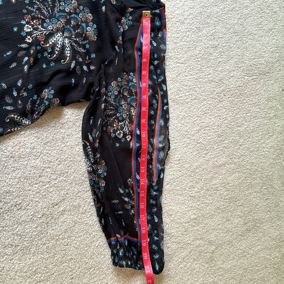 Black floral blouse - Picture 10 of 11